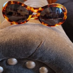 Authentic pre-owned Gucci 2400 n/s